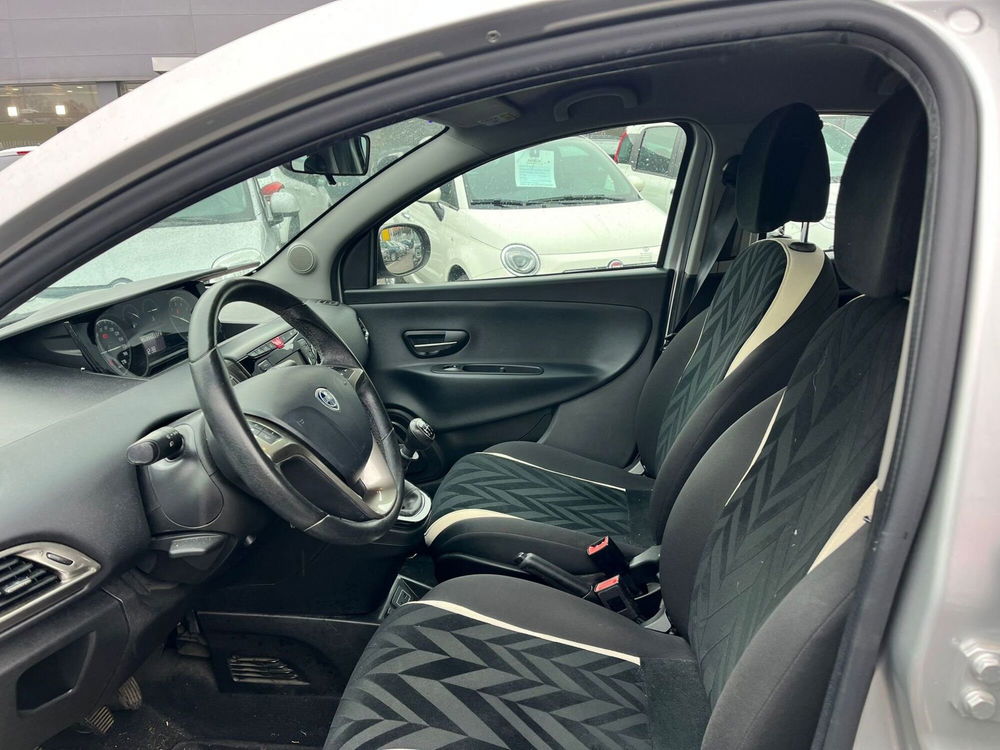 Lancia Ypsilon usata a Milano (11)