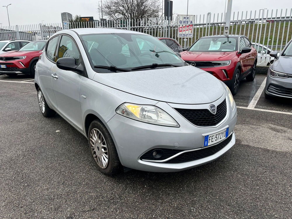 Lancia Ypsilon usata a Milano (3)