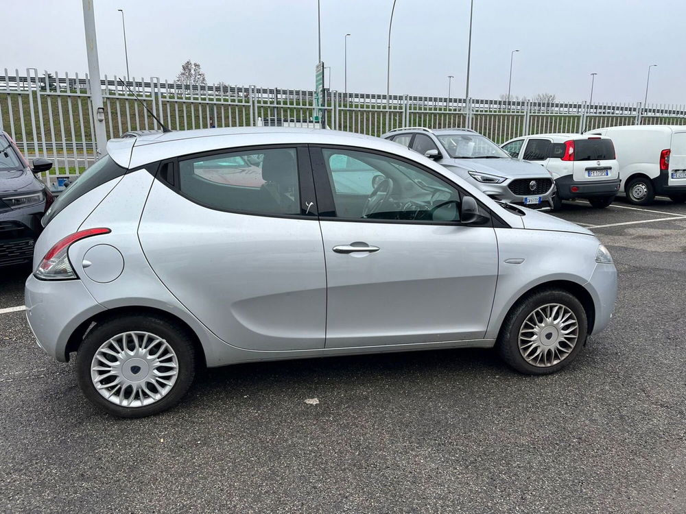 Lancia Ypsilon usata a Milano (5)