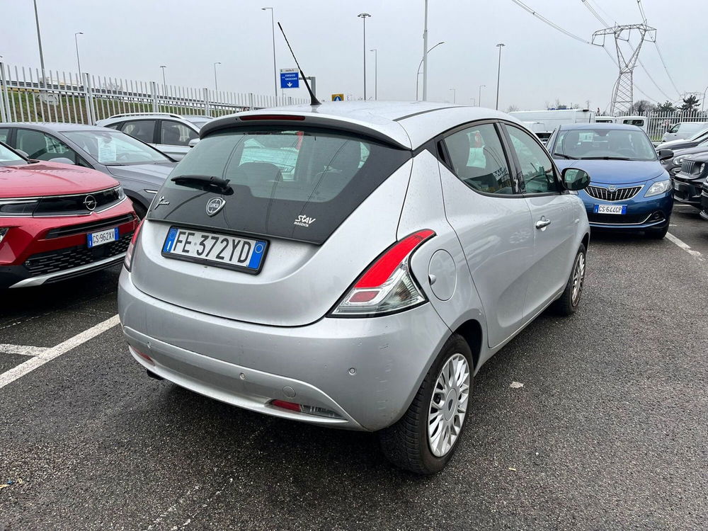 Lancia Ypsilon usata a Milano (7)