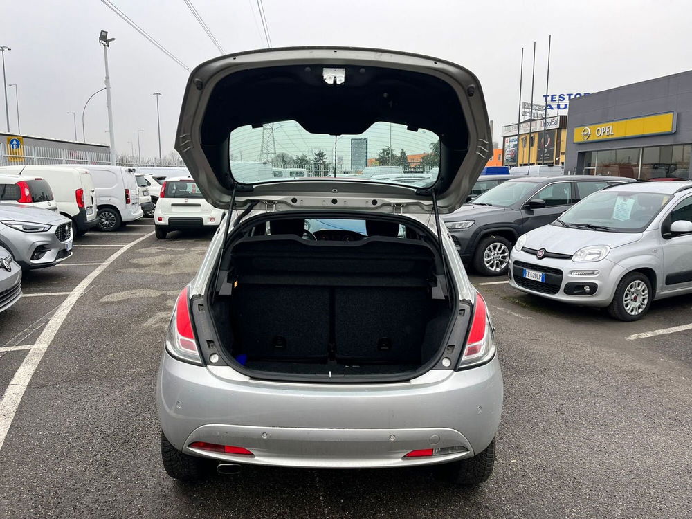 Lancia Ypsilon usata a Milano (9)