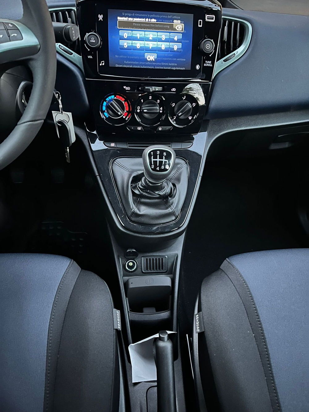 Lancia Ypsilon nuova a Milano (13)