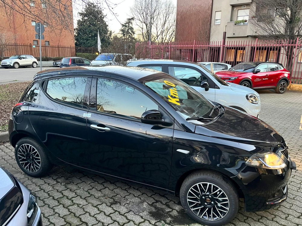 Lancia Ypsilon nuova a Milano (3)