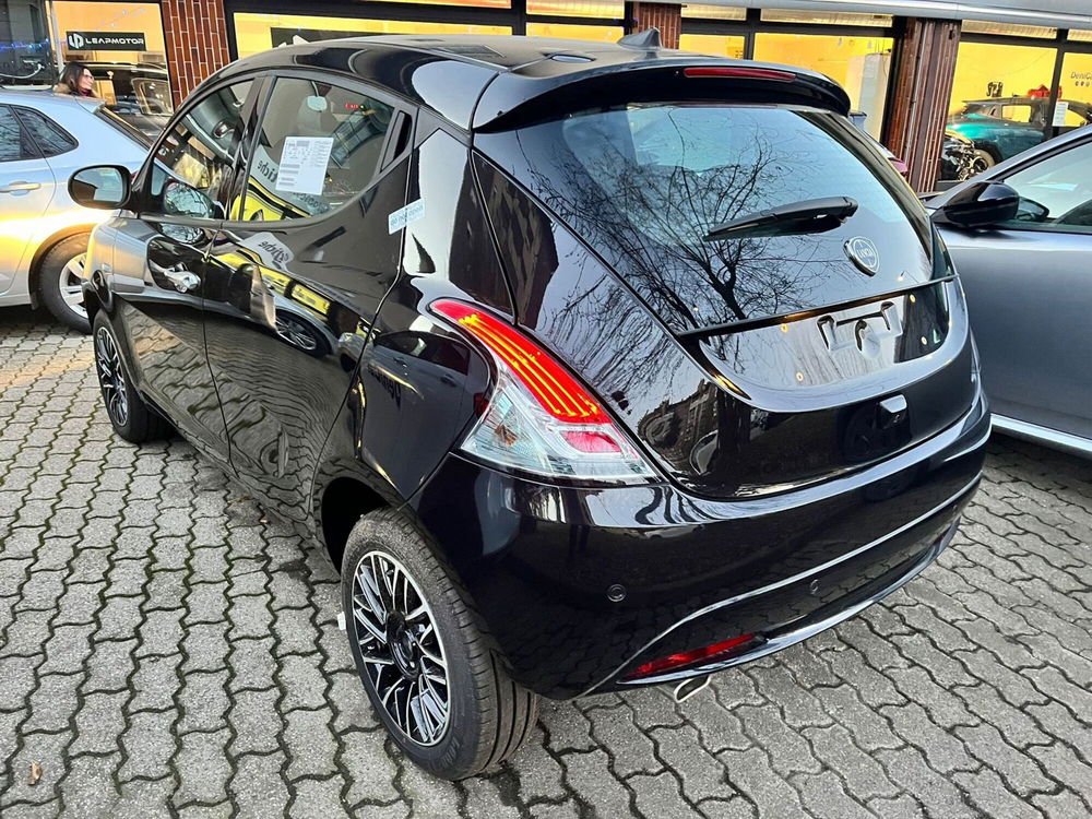 Lancia Ypsilon nuova a Milano (4)