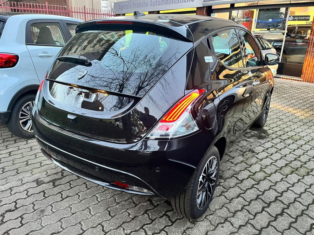 Lancia Ypsilon nuova a Milano (5)