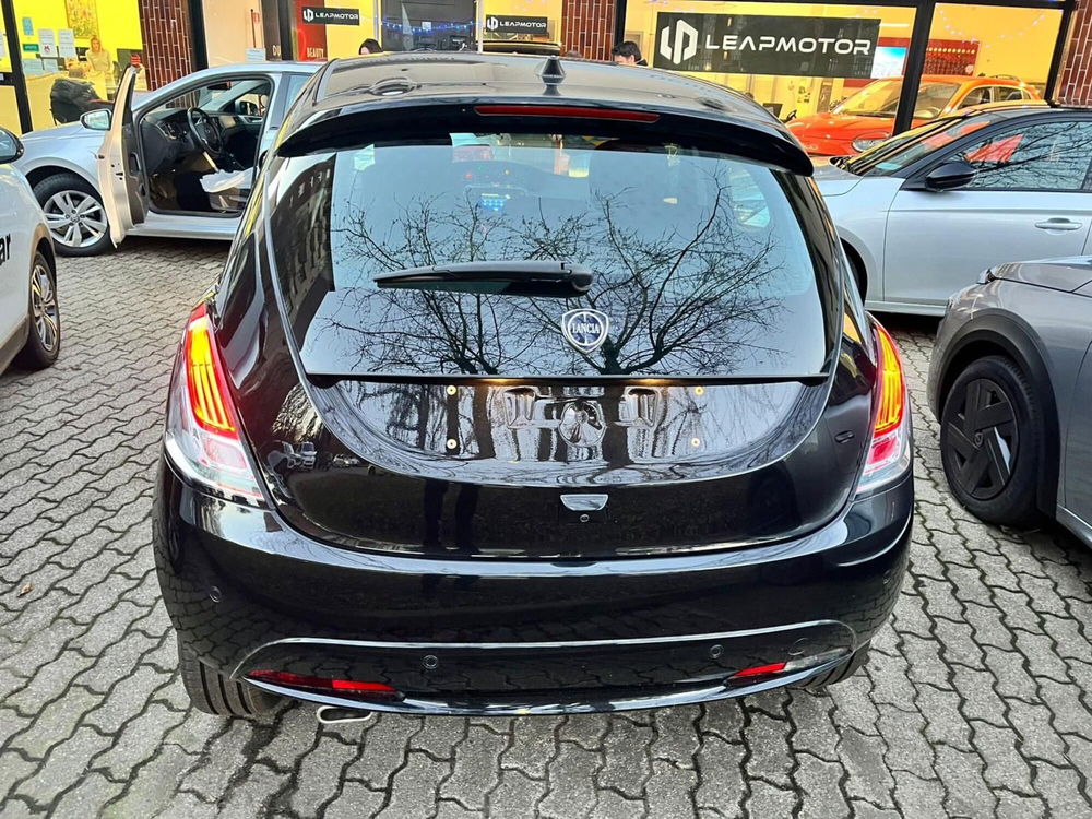 Lancia Ypsilon nuova a Milano (6)