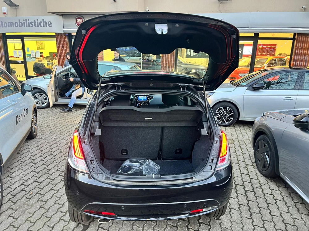 Lancia Ypsilon nuova a Milano (7)