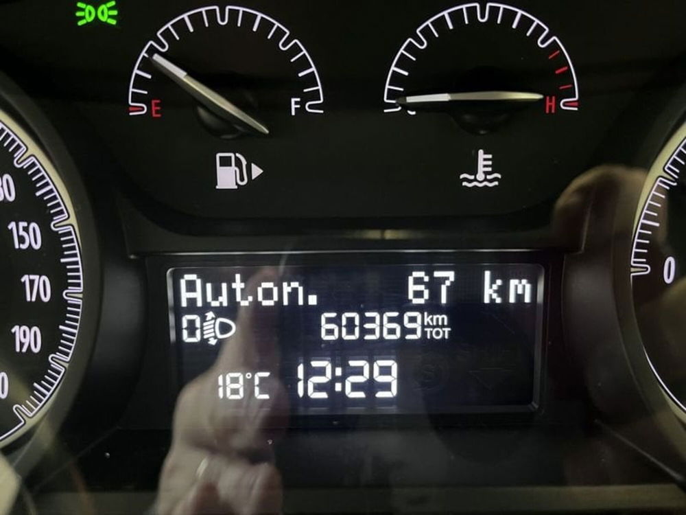 Lancia Ypsilon usata a Prato (12)