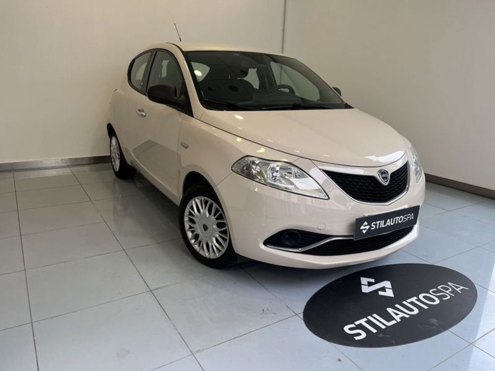 Lancia Ypsilon usata a Prato (3)