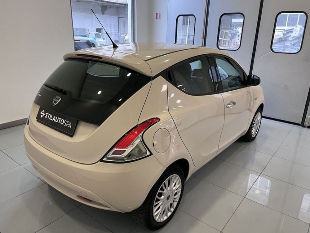 Lancia Ypsilon usata a Prato (6)