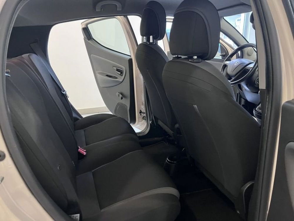 Lancia Ypsilon usata a Prato (9)