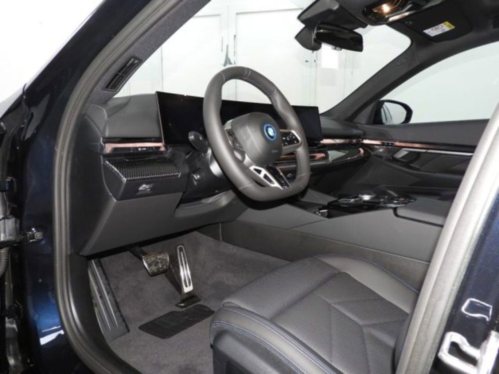 BMW i5 Touring usata a Torino (8)