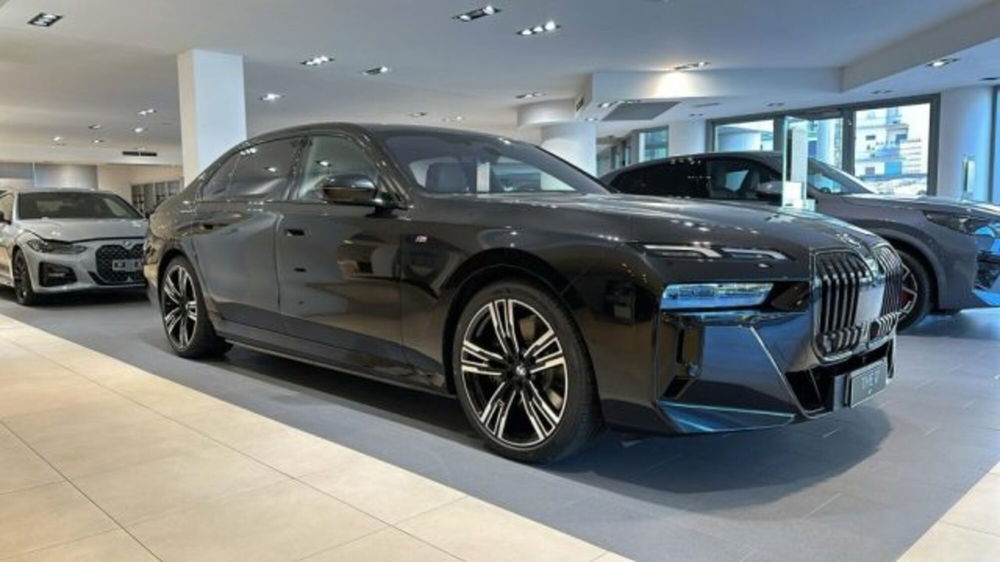 BMW i7 nuova a Torino (3)