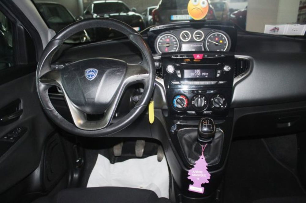 Lancia Ypsilon usata a Terni (11)