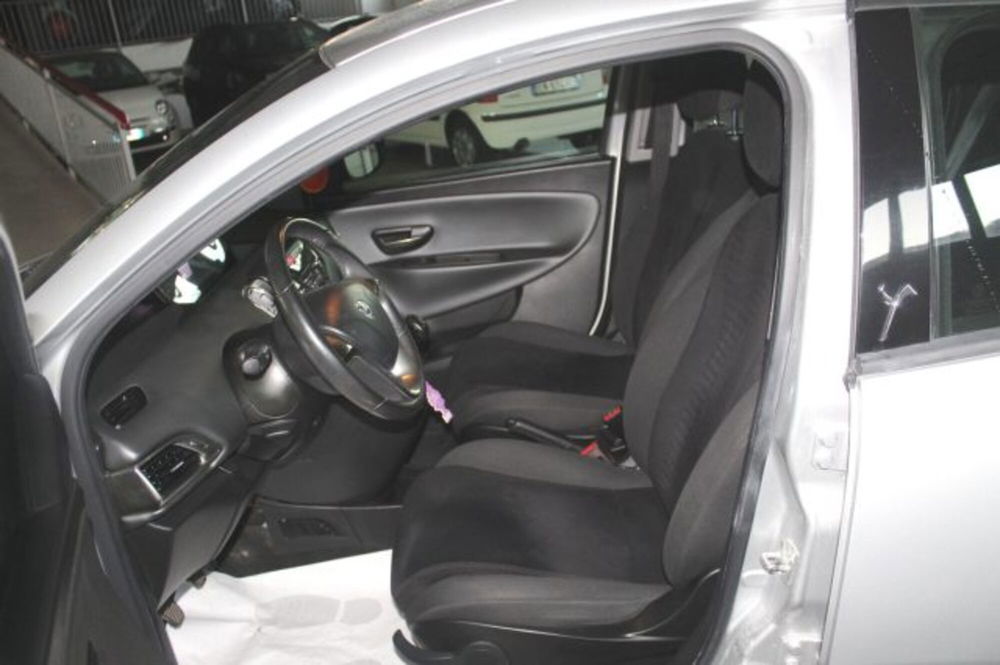 Lancia Ypsilon usata a Terni (7)