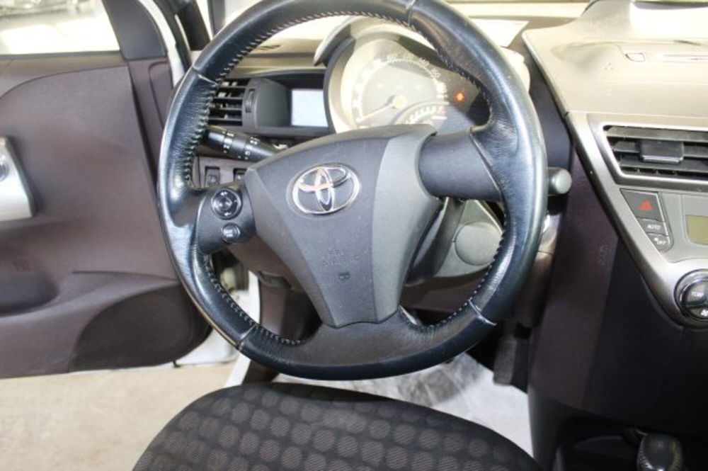 Toyota iQ usata a Terni (12)