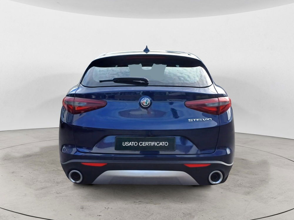 Alfa Romeo Stelvio usata a Bari (4)