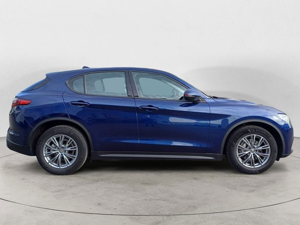 Alfa Romeo Stelvio usata a Bari (5)