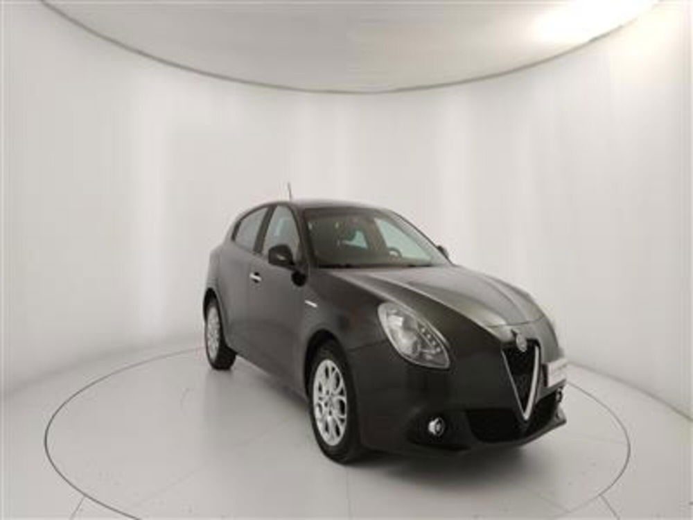 Alfa Romeo Giulietta usata a Bari (11)