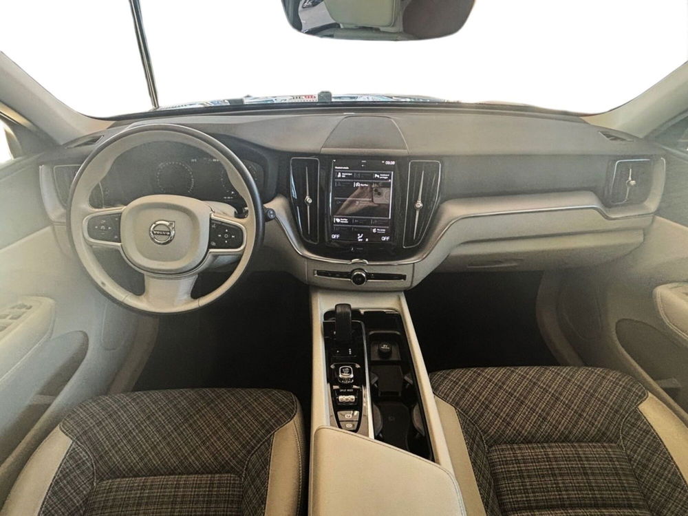 Volvo XC60 usata a Bari (10)