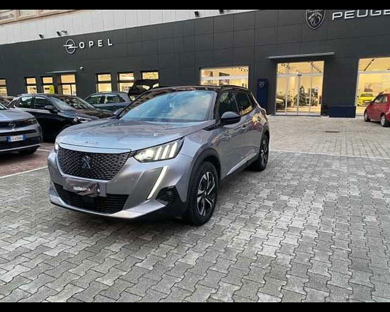 Peugeot 2008 motore elettrico 136 CV GT Line del 2021 usata a Casoria