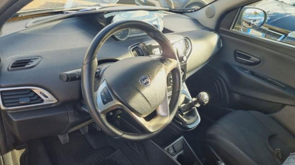 Lancia Ypsilon usata a Savona (12)