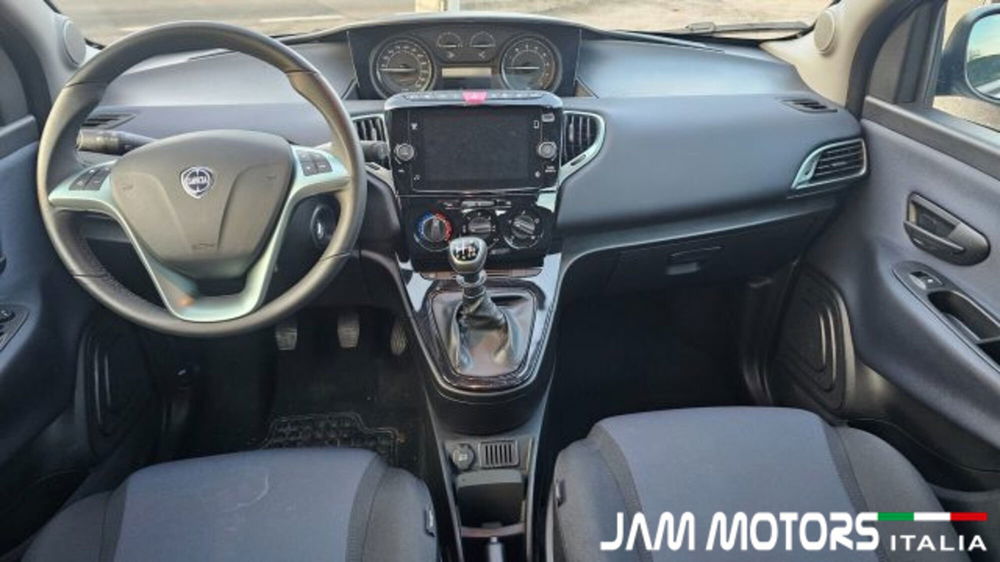 Lancia Ypsilon usata a Como (7)