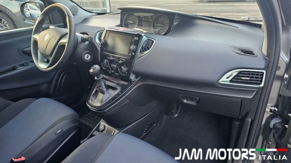 Lancia Ypsilon usata a Como (8)