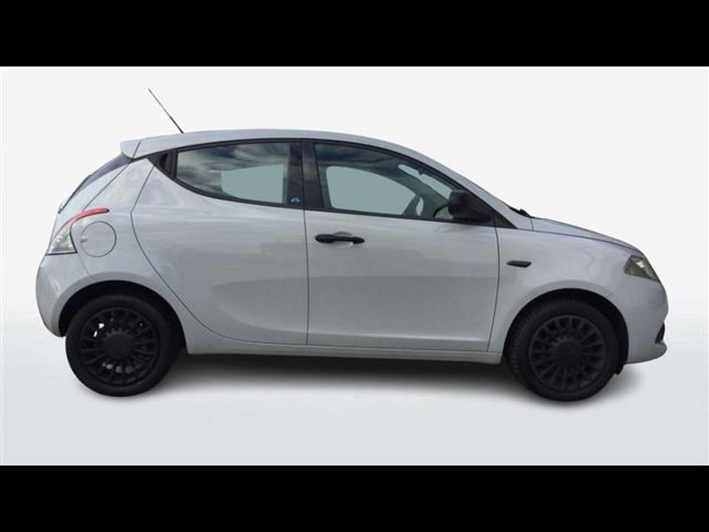 Lancia Ypsilon usata a Parma (4)