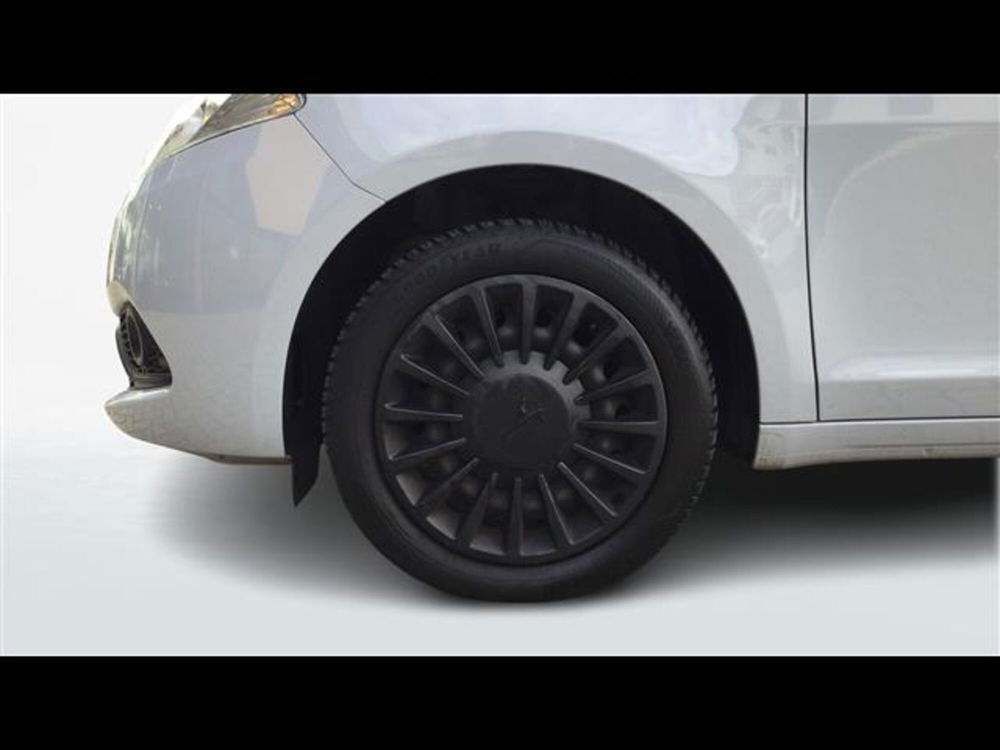 Lancia Ypsilon usata a Parma (7)