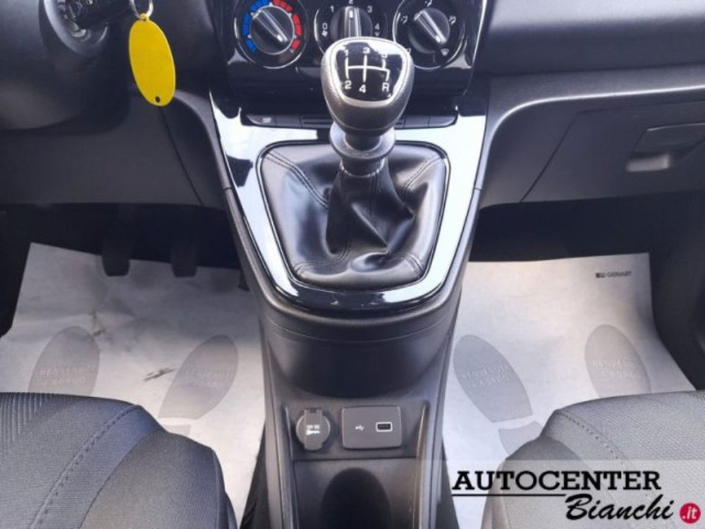 Lancia Ypsilon usata a Reggio Emilia (16)