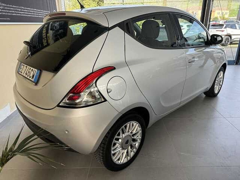 Lancia Ypsilon usata a Pesaro-Urbino (2)