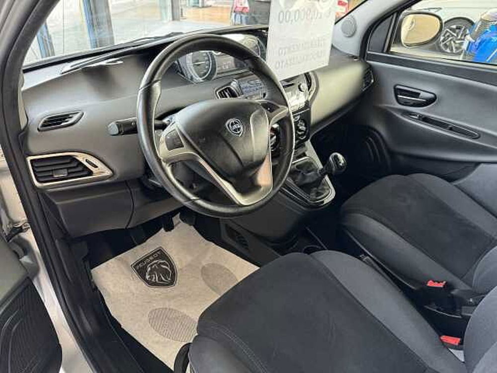 Lancia Ypsilon usata a Pesaro-Urbino (3)