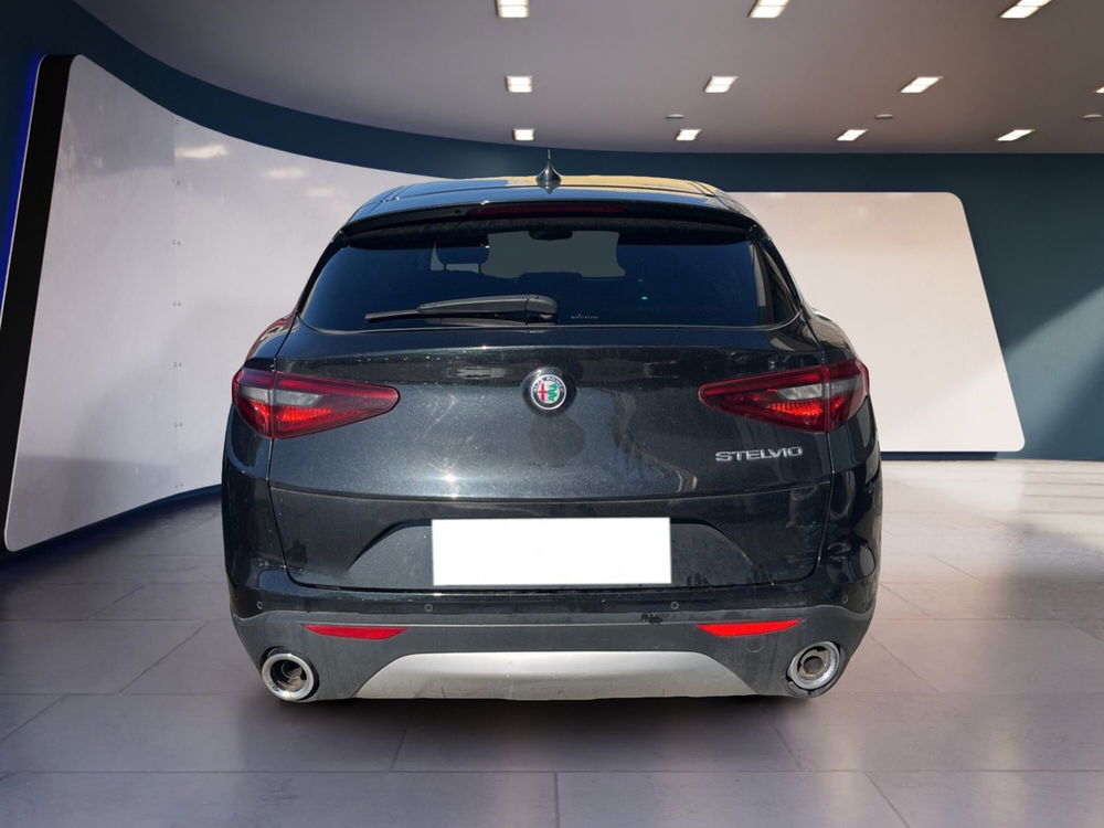 Alfa Romeo Stelvio usata a Torino (6)