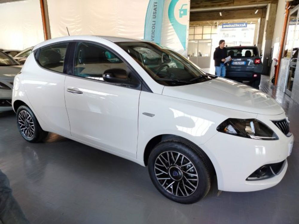 Lancia Ypsilon usata a Forlì-Cesena (9)