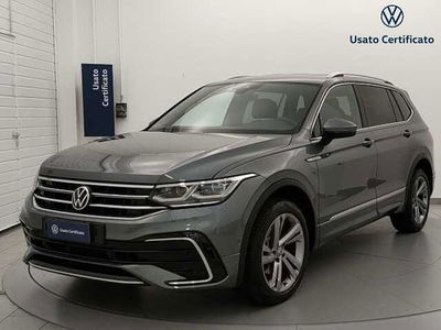 Volkswagen Tiguan Allspace 2.0 TDI SCR DSG 4MOTION R-Line del 2022 usata a Busto Arsizio