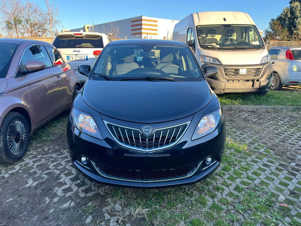 Lancia Ypsilon nuova a Milano (2)