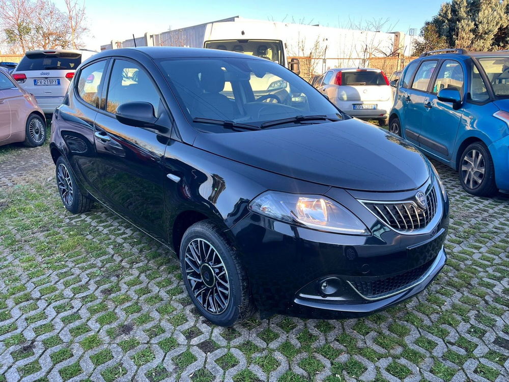 Lancia Ypsilon nuova a Milano (3)