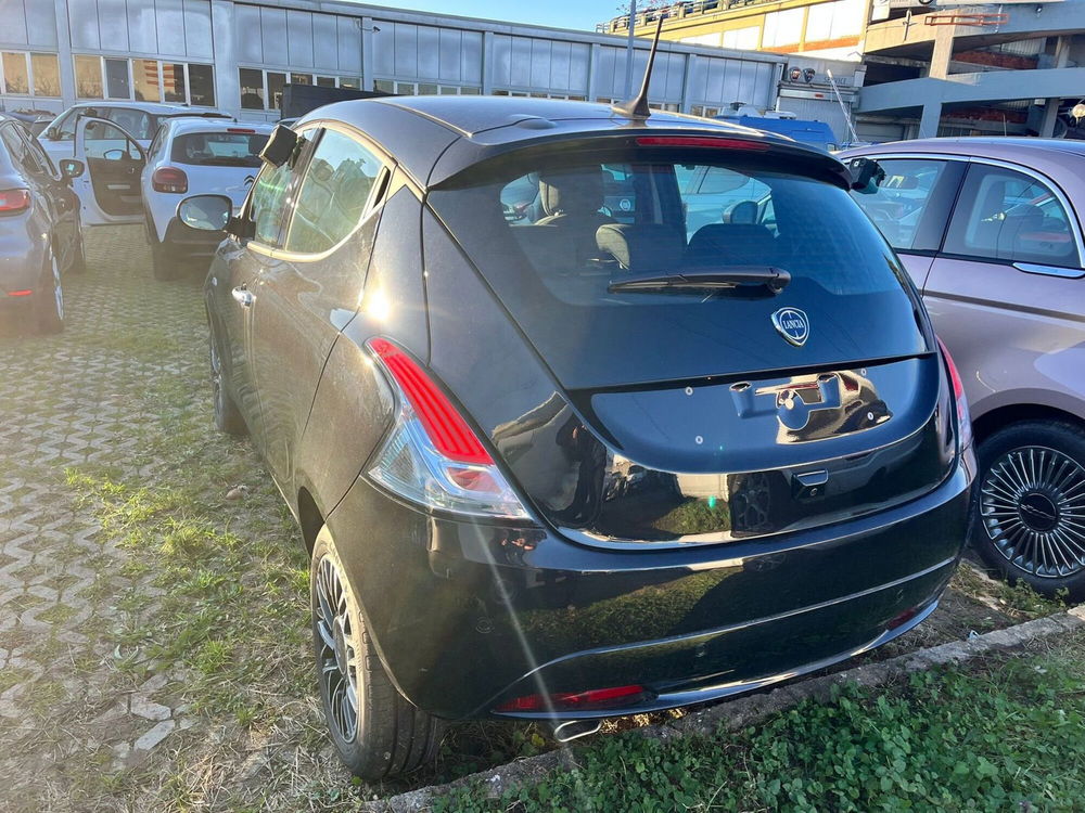 Lancia Ypsilon nuova a Milano (4)