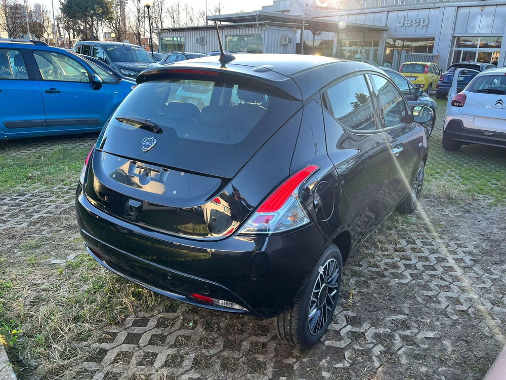 Lancia Ypsilon nuova a Milano (5)