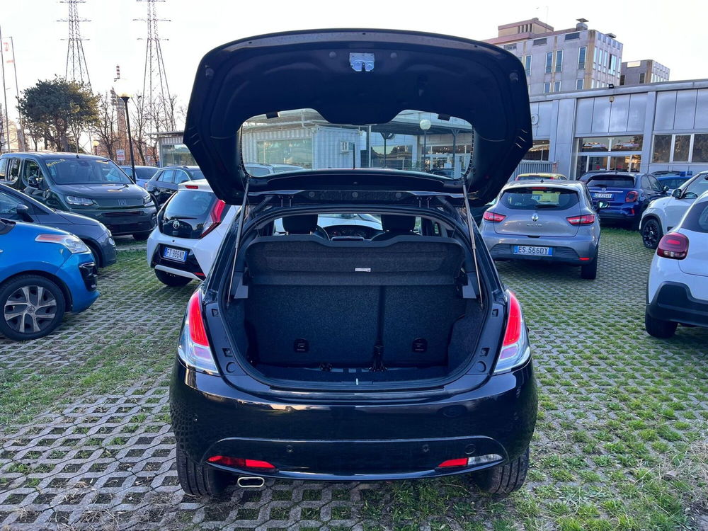 Lancia Ypsilon nuova a Milano (7)