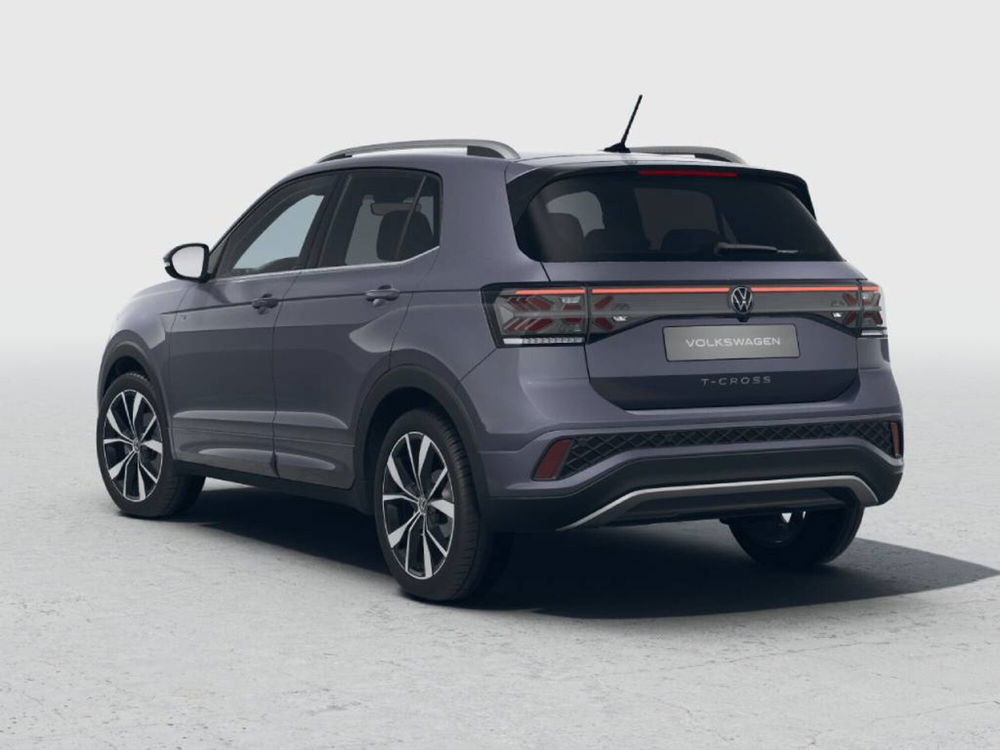 Volkswagen T-Cross nuova a Novara (3)