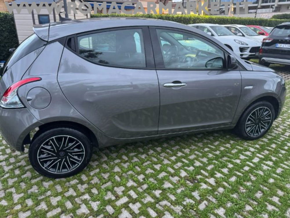 Lancia Ypsilon usata a Roma (14)