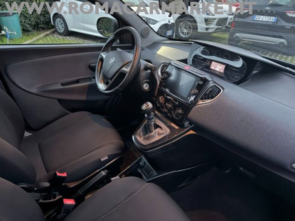 Lancia Ypsilon usata a Roma (15)