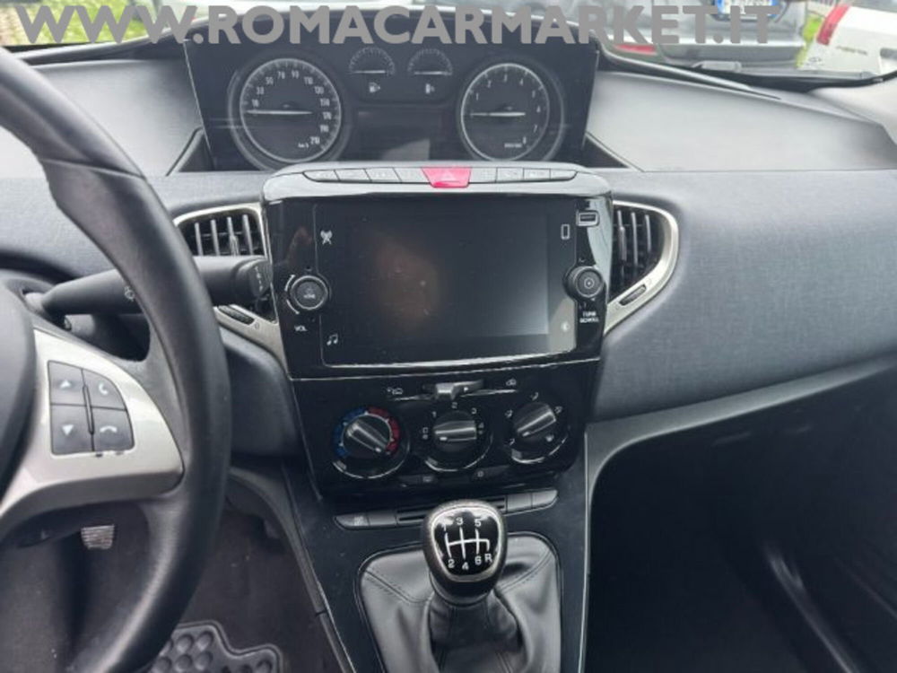 Lancia Ypsilon usata a Roma (9)