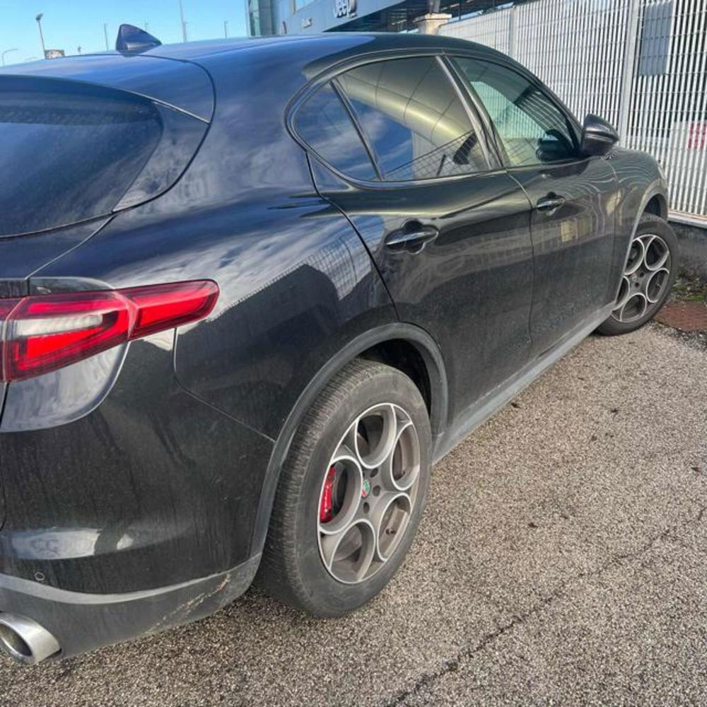 Alfa Romeo Stelvio usata a Ferrara (2)