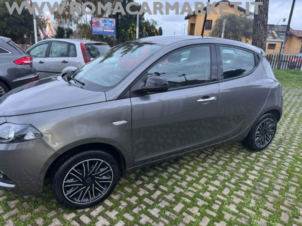 Lancia Ypsilon usata a Roma (13)