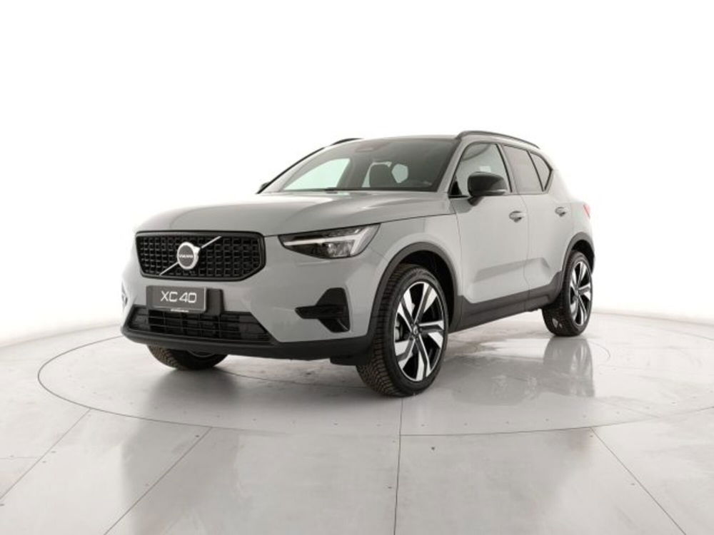 Volvo XC40 nuova a Modena (2)