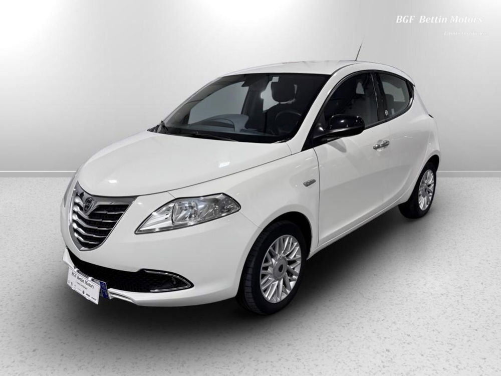 Lancia Ypsilon usata a Padova (8)