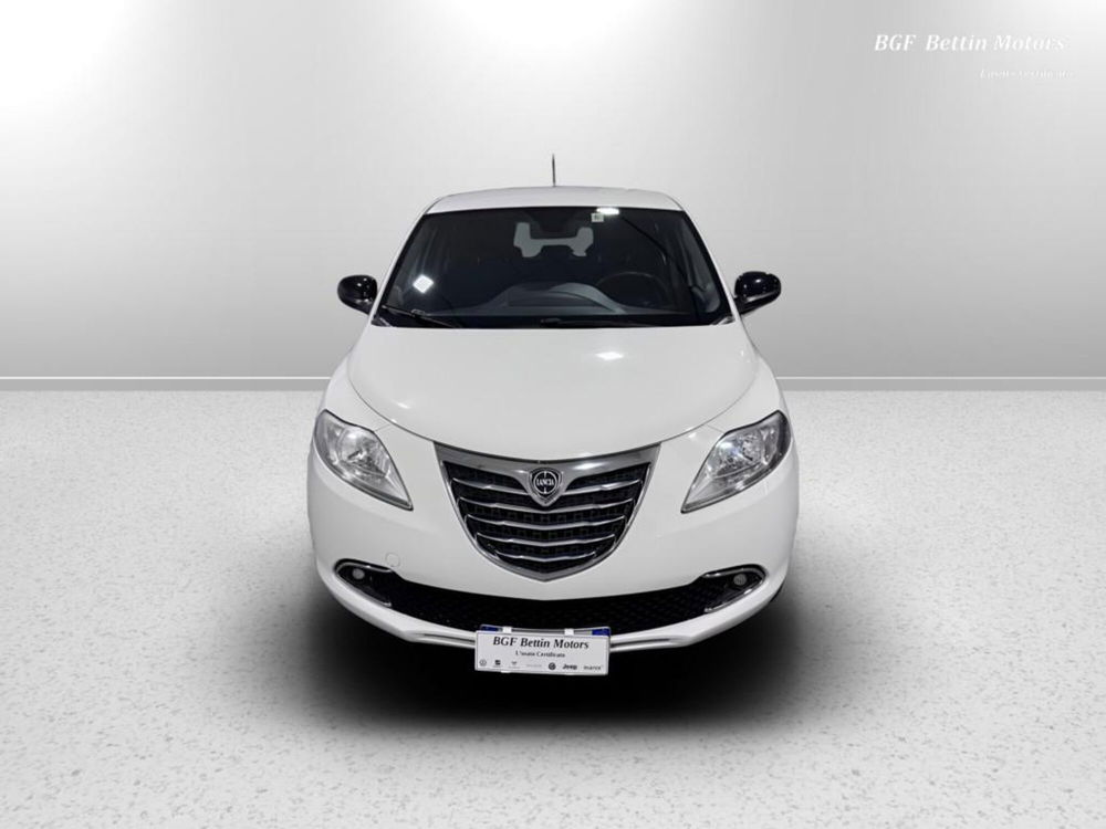 Lancia Ypsilon usata a Padova (9)